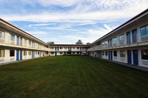 Motel 6 Camp Springs