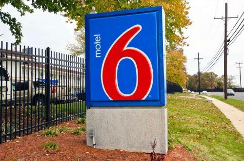 Motel 6 Camp Springs