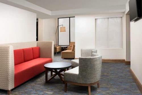 College Park Hotel & Suites