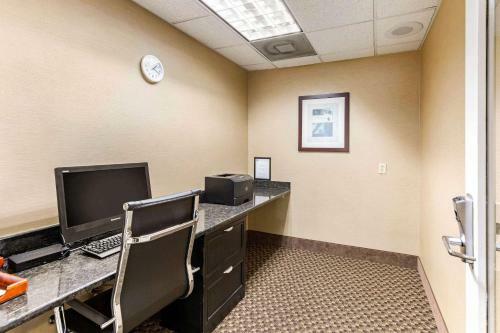 Hotel Comfort Suites Columbia Gateway