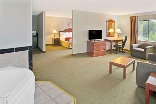 Hotel Days Inn And Suites Laurel