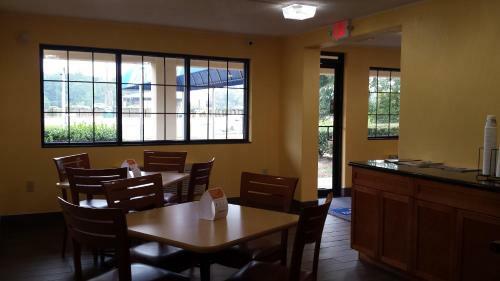 Hotel Rodeway Inn Camp Springs