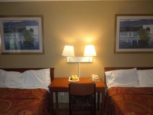 Super 8 Motel Waldorf