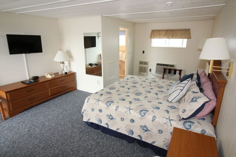 Hyannis Holiday Motel