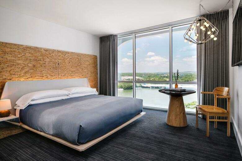 Radisson Hotel & Suites Austin Downtown