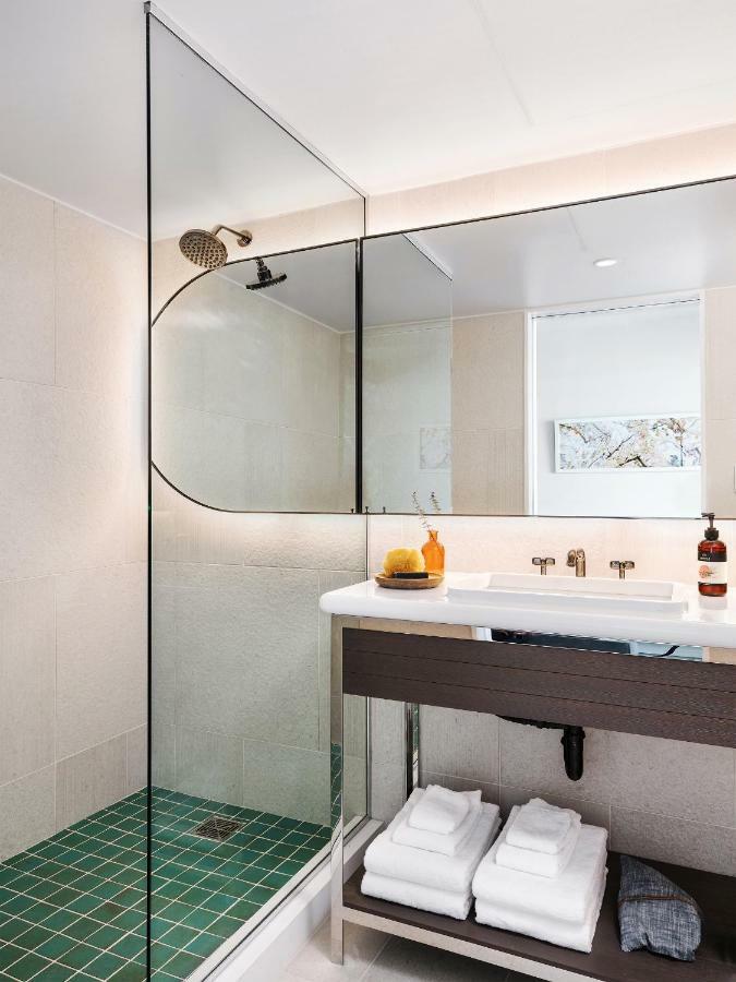 Radisson Hotel & Suites Austin Downtown