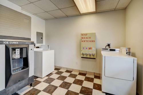 Motel 6 Providence East