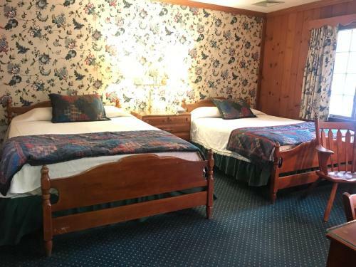 Posada 1896 House Country Inn - Brookside & Pondside