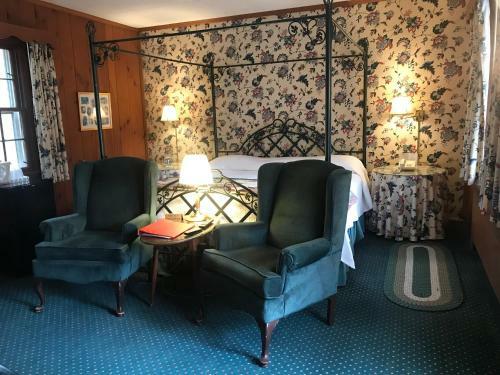 Posada 1896 House Country Inn - Brookside & Pondside