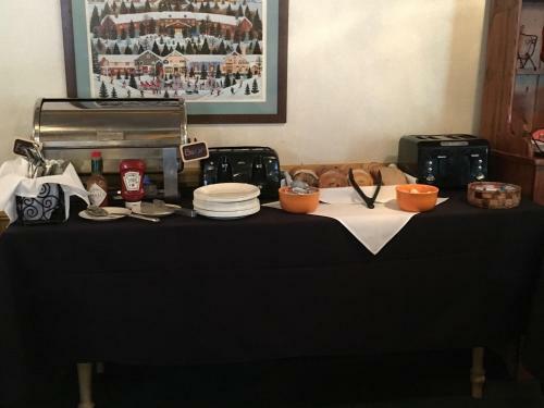 Posada 1896 House Country Inn - Brookside & Pondside