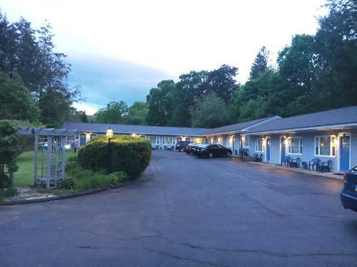 Maple Terrace Motel