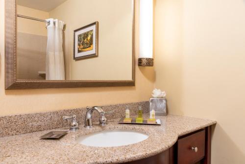 Hotel Doubletree By Hilton Grand Rapids-airport