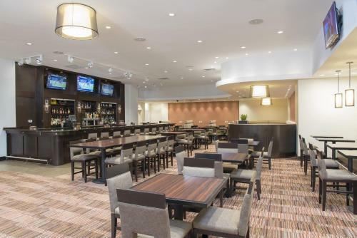Hotel Doubletree By Hilton Grand Rapids-airport