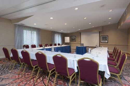 Hotel Doubletree By Hilton Grand Rapids-airport