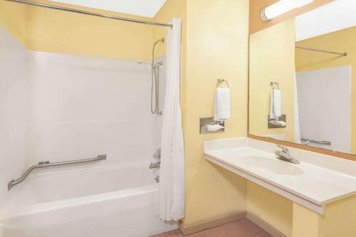 Motel Days Inn And Suites Kalamazoo