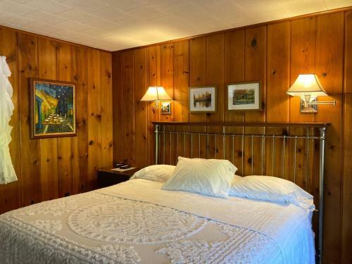 Posada Ludington Blue Spruce Inn