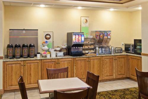 Hotel Country Inn & Suites Saginaw