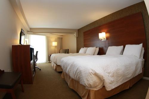 Motel Budget Host Inn & Suites
