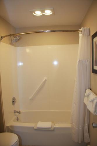 Motel Budget Host Inn & Suites