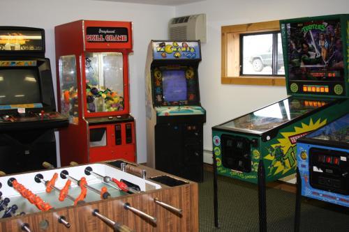Motel Budget Host Inn & Suites