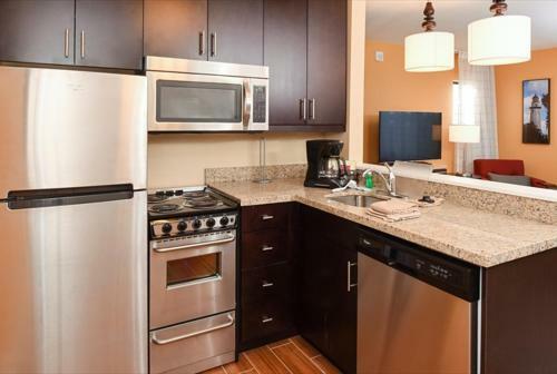 Hotel Towneplace Suites By Marriott Detroit Commerce