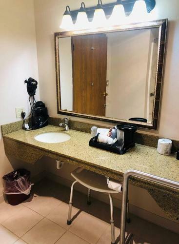 Boarders Inn & Suites By Cobblestone Hotels - Munising