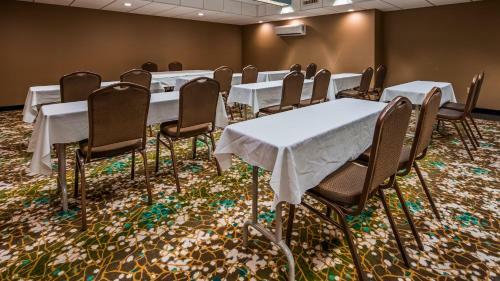 Hotel Baymont Inn And Suites Warren