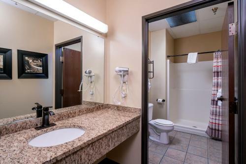 The Suites Hotel At Waterfront Plaza