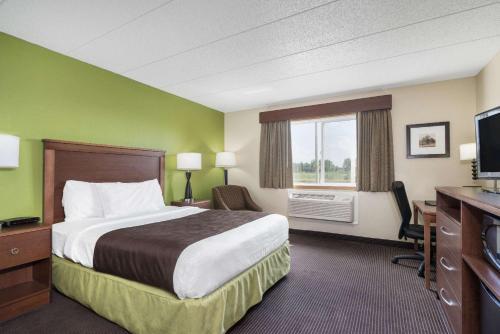 Hotel Americinn By Wyndham Little Falls