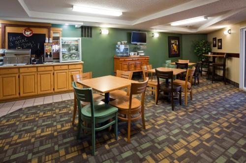 Hotel Americinn By Wyndham Little Falls