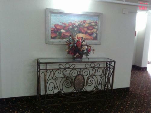 Hotel 5th Avenue Inn & Suites