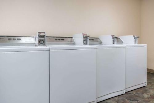 Hotel Days Inn And Suites Rochester