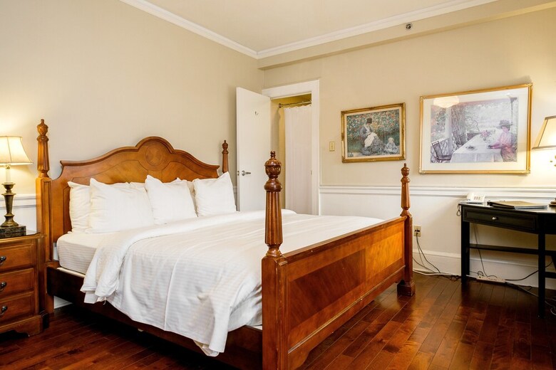 Hotel 340