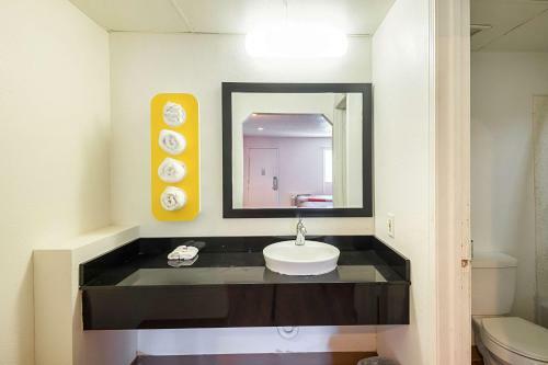 Hotel Motel 6 Blue Springs