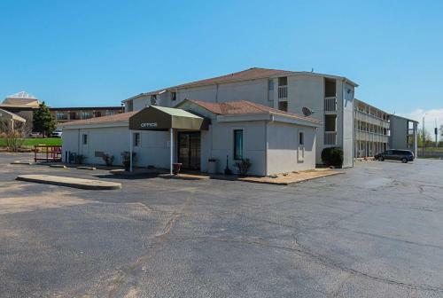 Hotel Motel 6 Blue Springs