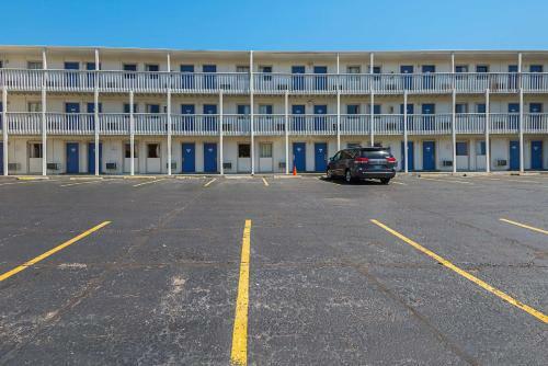 Hotel Motel 6 Blue Springs