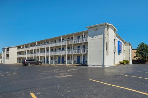 Hotel Motel 6 Blue Springs