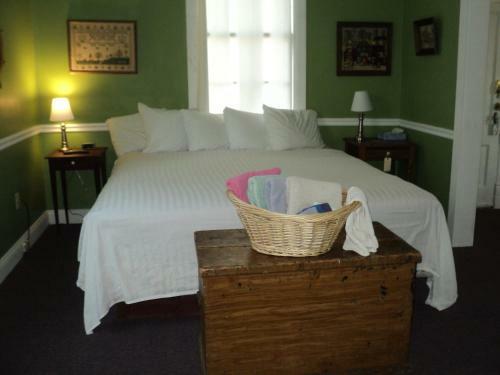 Posada Harbor Haus Inn & Suites