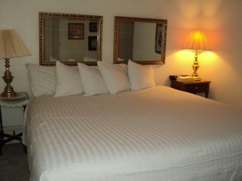 Posada Harbor Haus Inn & Suites
