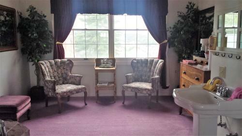 Posada Harbor Haus Inn & Suites