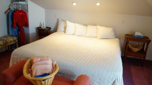 Posada Harbor Haus Inn & Suites