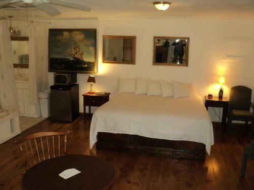 Posada Harbor Haus Inn & Suites