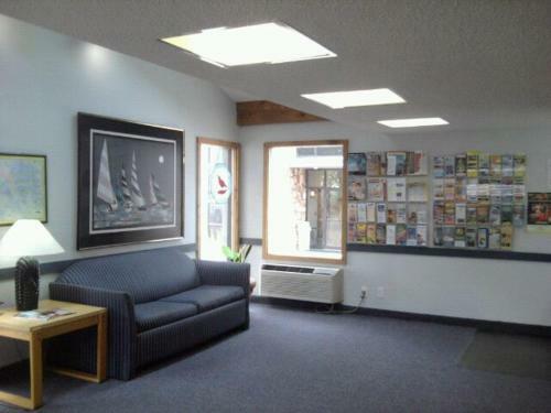 Hotel Quail's Nest Inn & Suites