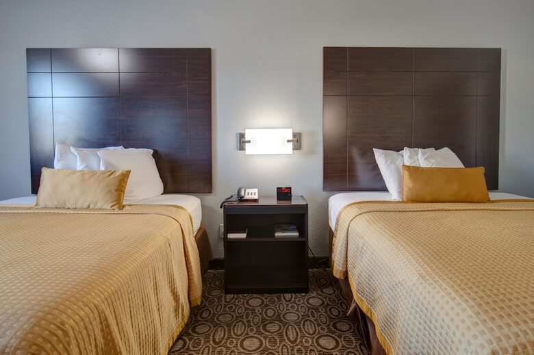Hotel Southern Oaks Inn
