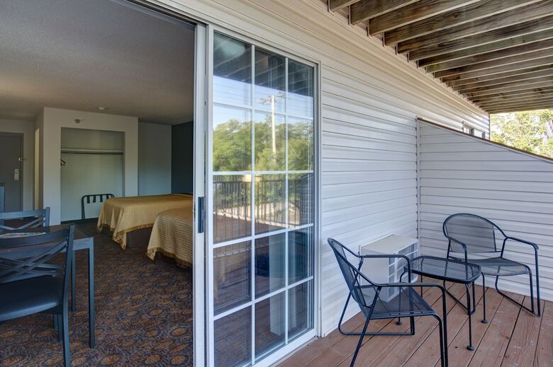 Hotel Southern Oaks Inn