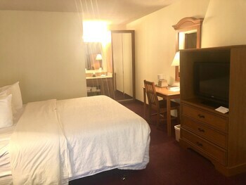 Motel Honeysuckle Inn & Conference Center