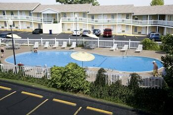 Motel Honeysuckle Inn & Conference Center