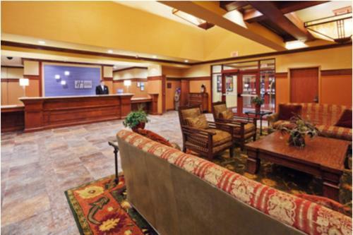 The Q Hotel & Suites