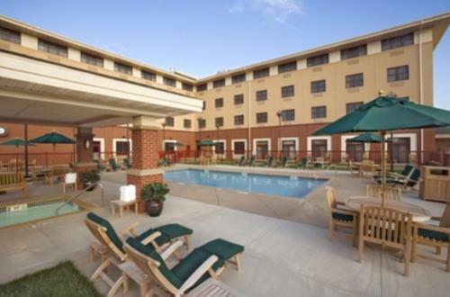 The Q Hotel & Suites