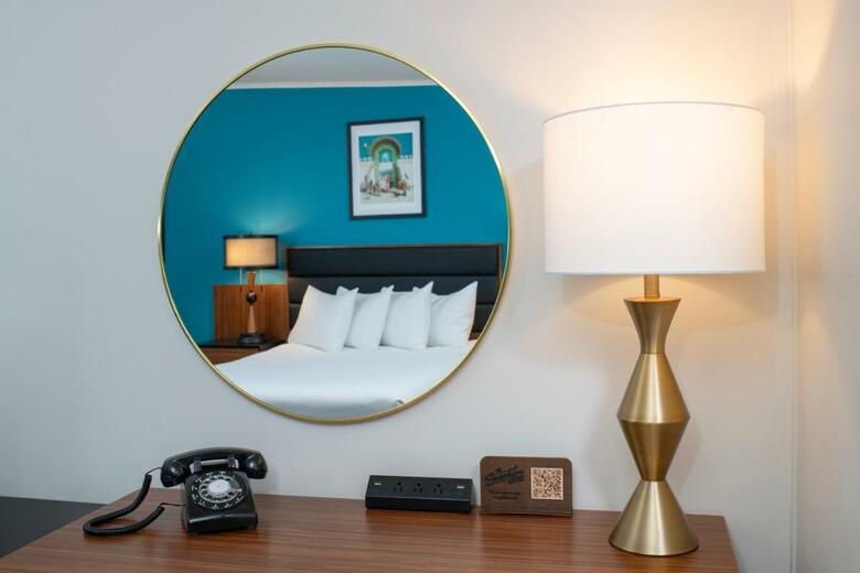 Royal 7 Budget Inn Motel